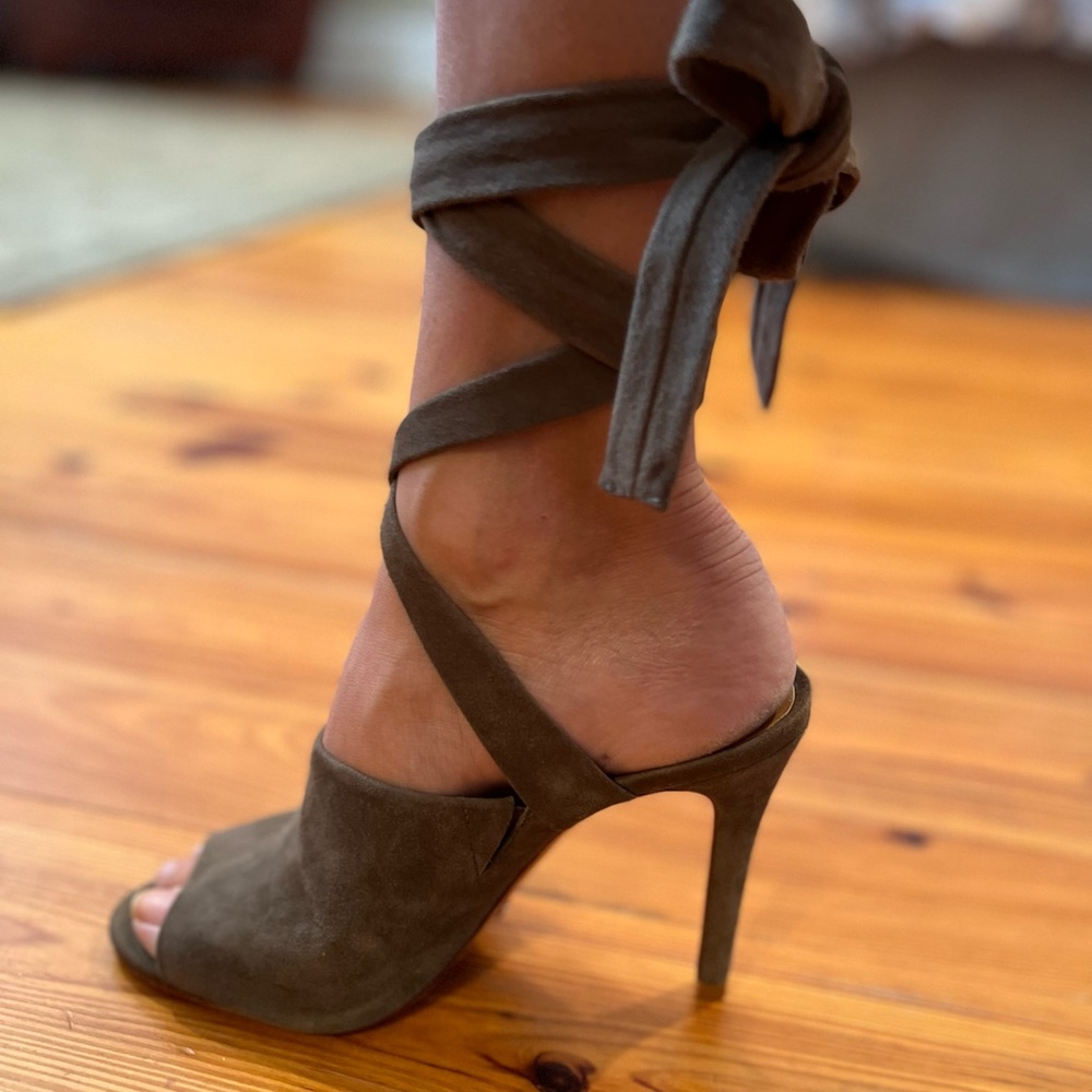 Schutz olive green suede lace up pumps